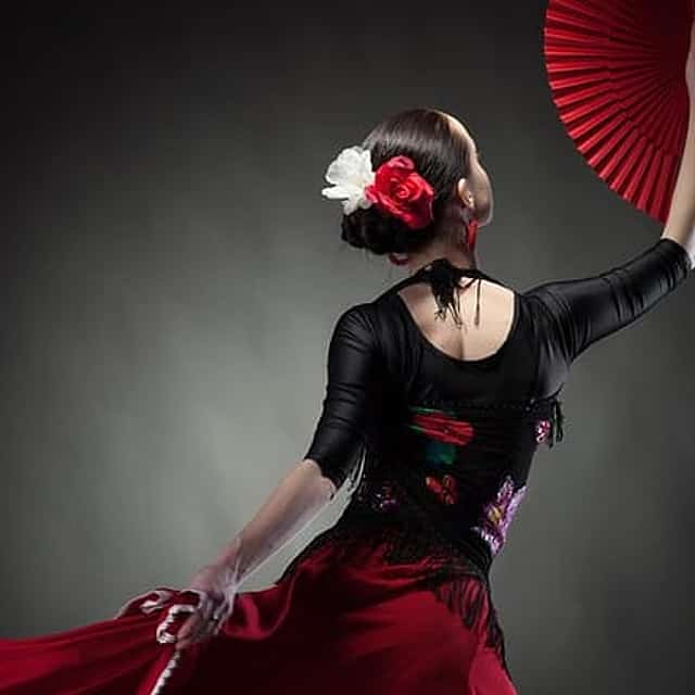 Private Barcelona Walking Tour with Flamenco Show & Tapas Dinner