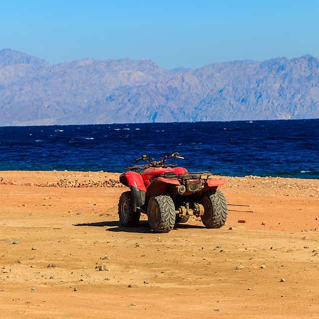Safari en quad por el desierto del Mar Rojo