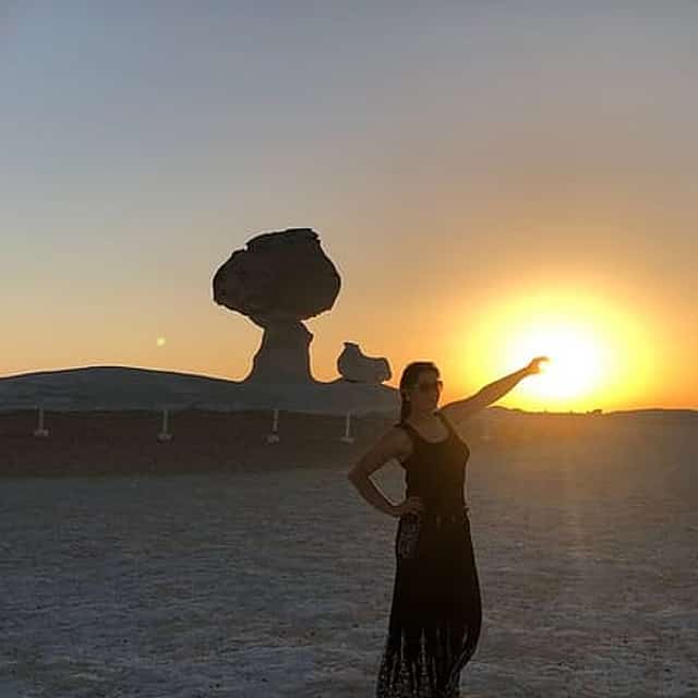Private Tour in Bahariya Oasis and Black and White Desert