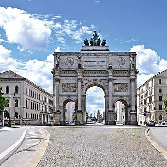 Private Transfer-River Cruise Dock Nuremberg to Munich: Port / Harbor transport