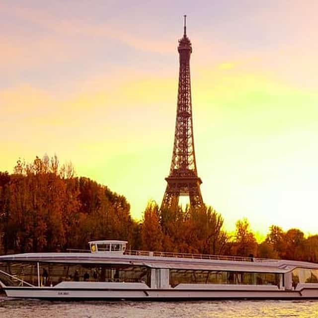 5-Hours Saint Germain Des Pres and Seine River Cruise with Montmartre