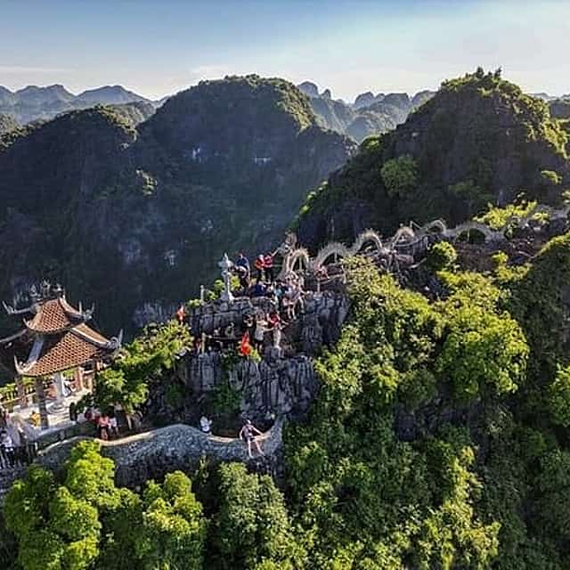 1 Day Luxury Tour in Hoa Lu, Trang An & Mua Cave Amazing View