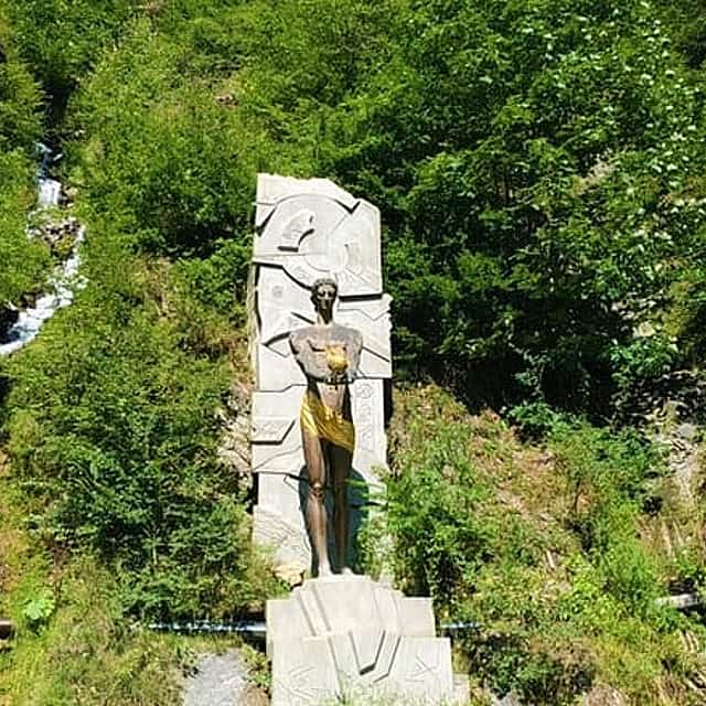Wycieczka jeepem nad jezioro Tabatskuri: Malownicza ucieczka z Tbilisi