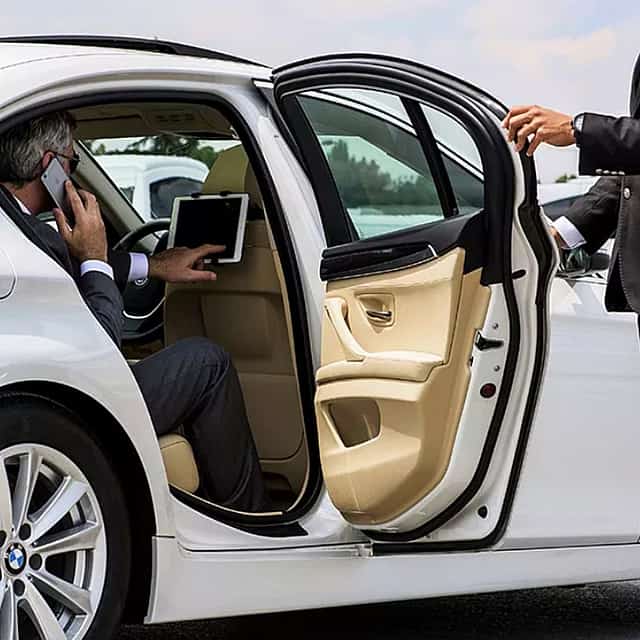 Dubai Half-Day Private Car with Driver: 4-Seater Vehicle