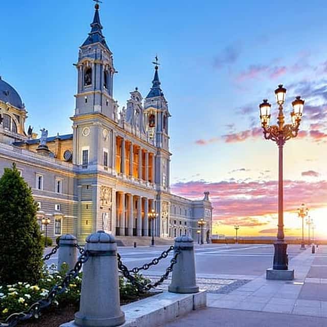 Madrid Scavenger Hunt & Highlights Zelfgeleide Wandeltour