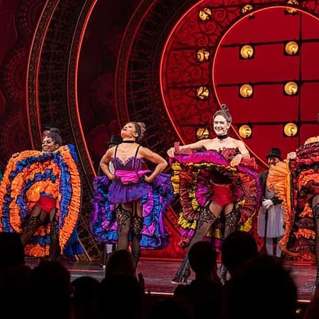 Full-Day Private Paris Tour & Moulin Rouge with Airport Pick up