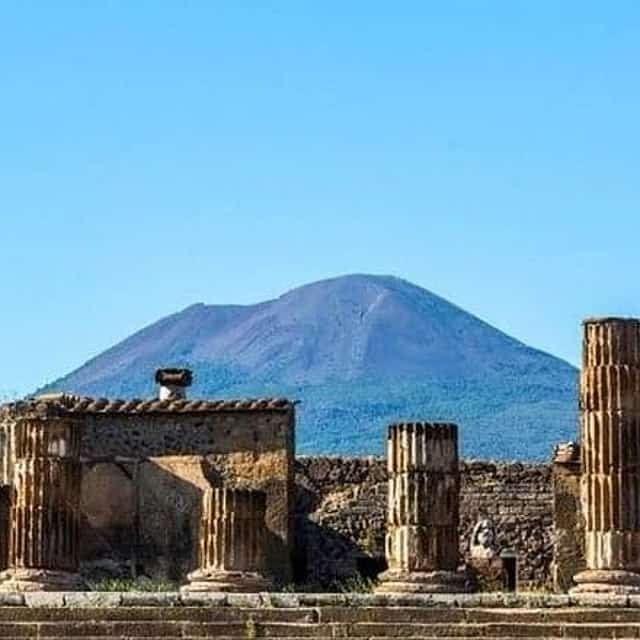 Pompeii and Vesuvius Skip-The-Line Tour with Easy Lunch