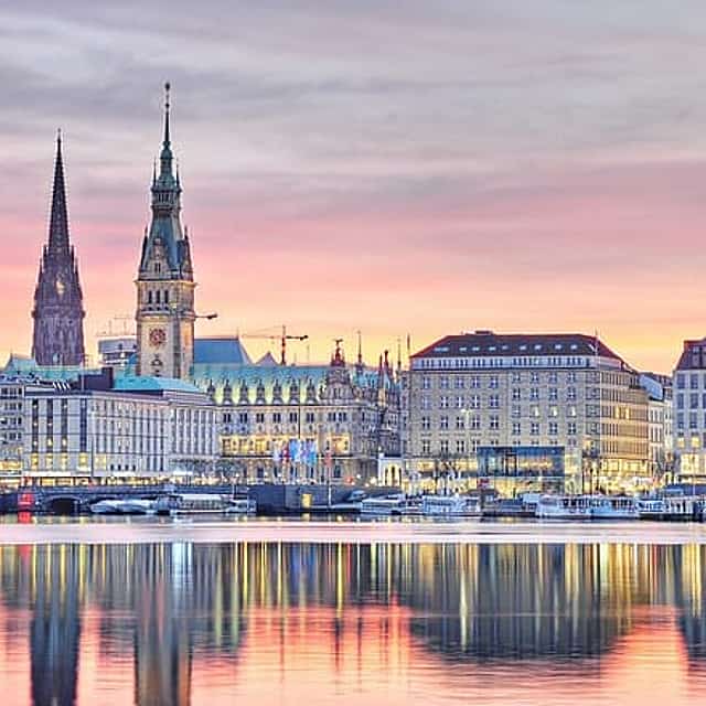 Private direct transfer from Amsterdam to Hamburg