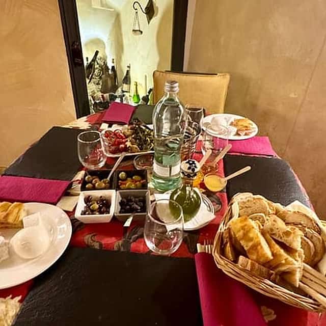 ROME FABULLUS FOOD TASTING WITH 3 WINES PAIRING