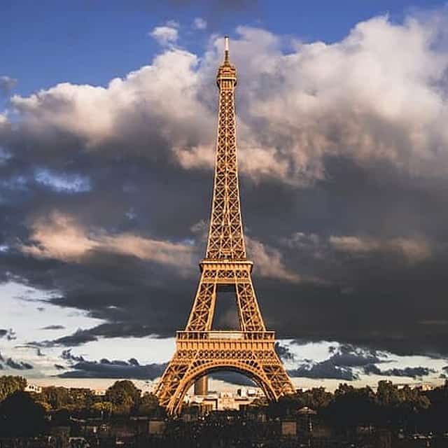 Eiffel Cruise Shopping Tour and Wine Tasting with Hotel Pick-up