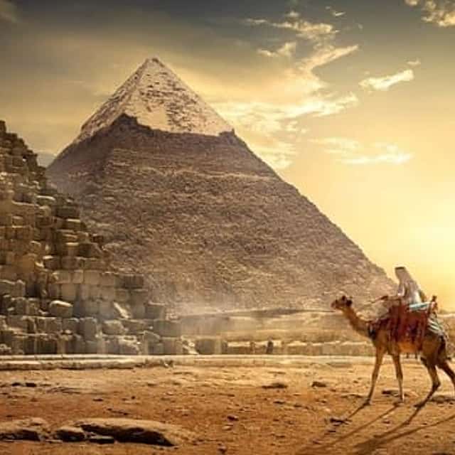 Day Tour to Giza Pyramids and the Egyptian Museum