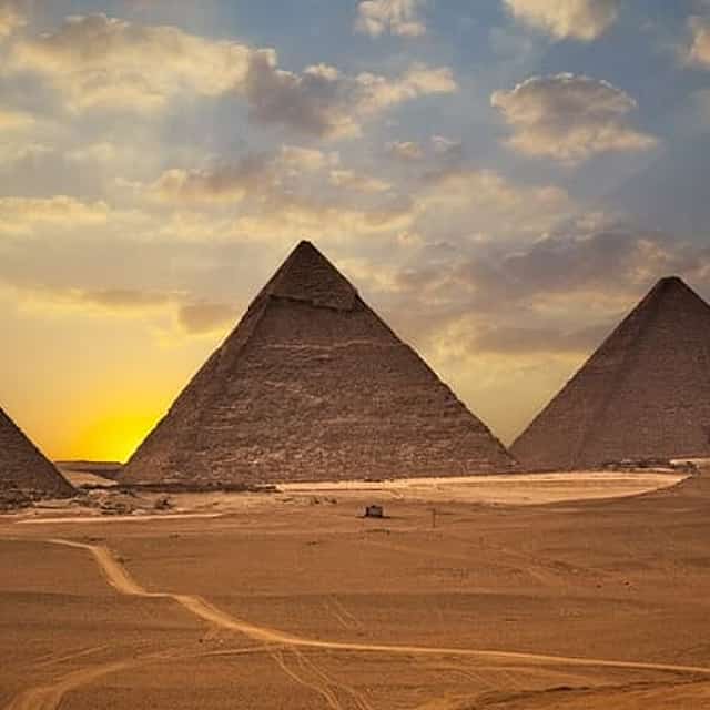 Day Tour To Giza Pyramids, Memphis, Sakkara and Dahshur