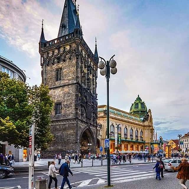 Private Car Transfer from Vienna to Prague with 2h of Sightseeing