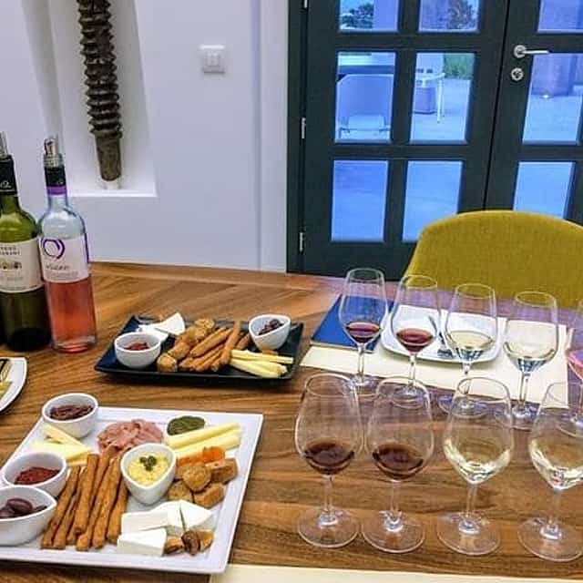 Private Santorini History and Wine Tasting 5-Hour Tour
