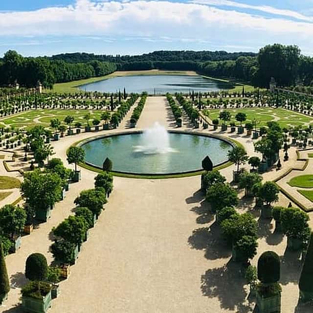 Paris 7 Hours Private Tour with Versailles and professional photoshoot