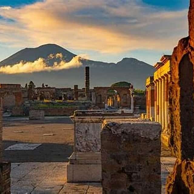 Full Day Private Tour from Naples to Pompeii, Sorrento and Cetara