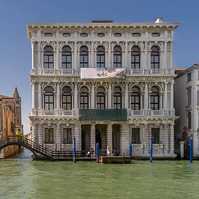 Descubra Ca' Rezzonico em Veneza.