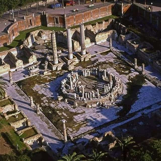 Tour Naples, Solfatara Park, Temple of Serapis, Flavian Amphitheater 8 hours