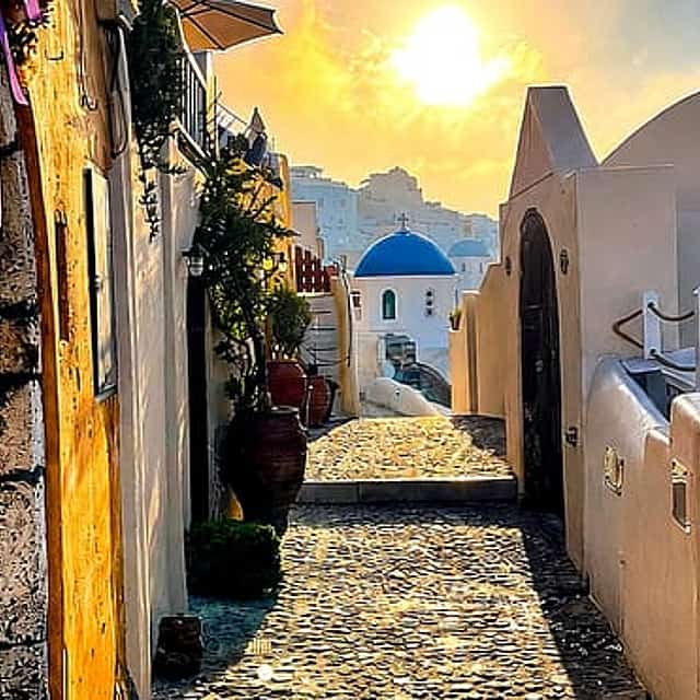 Beat The Crowds Oia Private Morning Tour