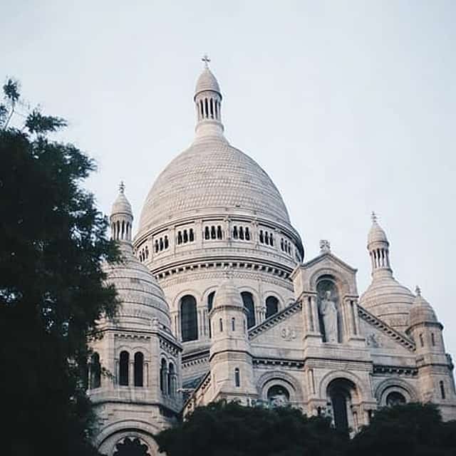 4 hours Paris private Montmartre Walking Tour and Seine River Cruise
