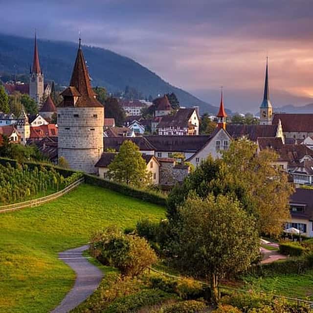 Privater Transfer von Lugano nach Zürich, 2 Std. Zwischenstopp in Zug