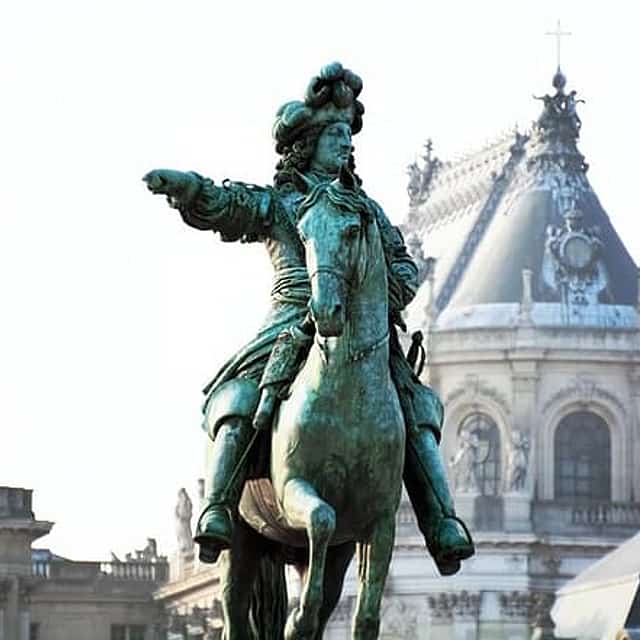 CDG Transfers with Full Day Giverny Tour, Versailles & Eiffel