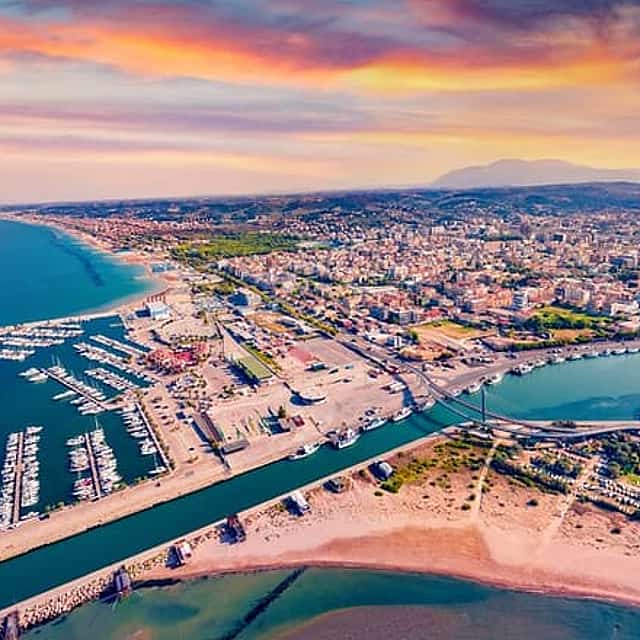 Private transfer: Naples to Pescara, 2 hours for sightseeing stop