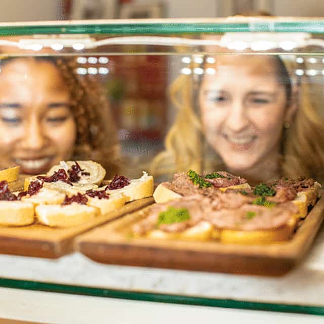 Chef’s insights food tour: discover Sant’Ambrogio grocery market with an expert local chef