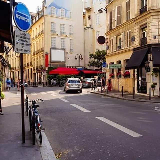 Private Walking Tour of "Montmartre" area in Paris