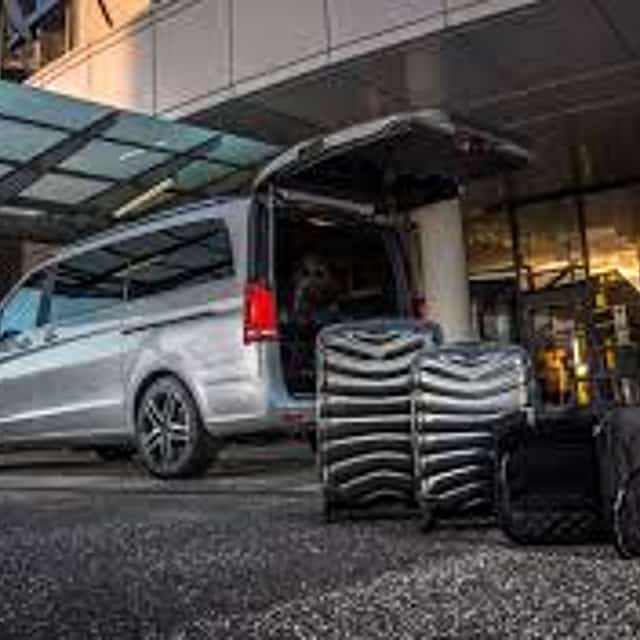 Privater Istanbul Flughafen Transfer mit Merz Vito
