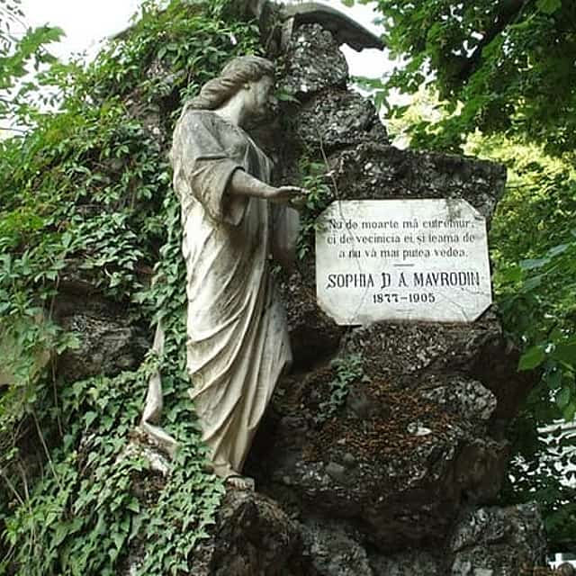 Experiencia Quest en el Cementerio Bellu de Bucarest