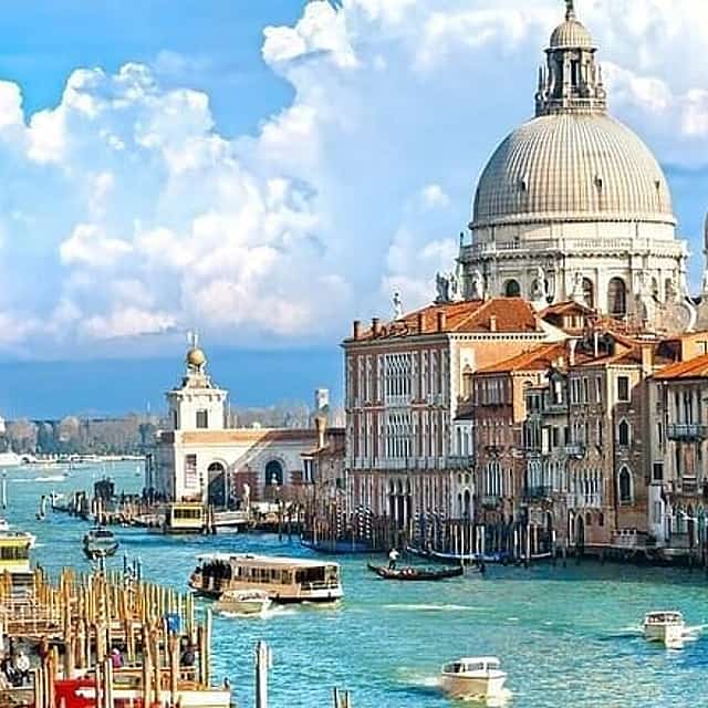 Venice Full-Day Tour from Milan with Boat Cruise Across the Canal