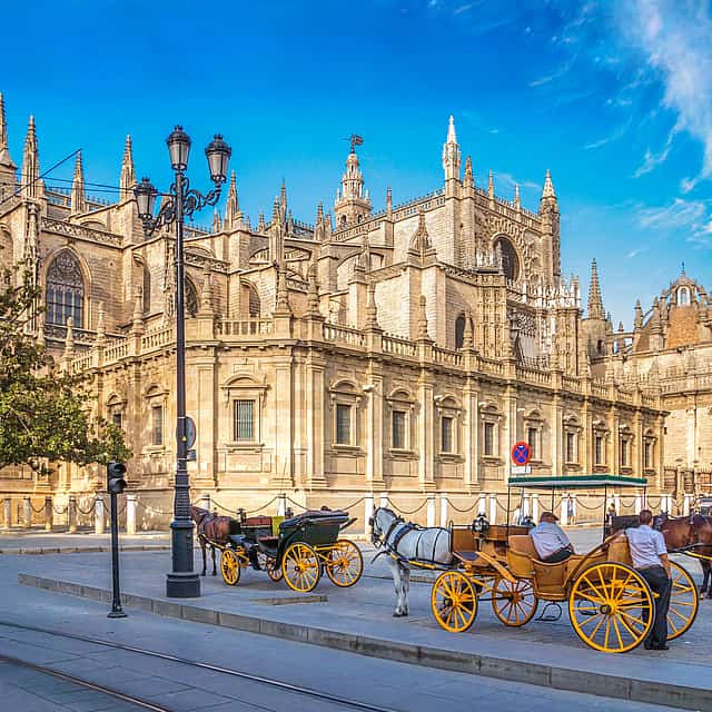 Colonial America Walking Tour in Seville