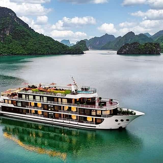 Dora Cruise - Luxury 5 Star Cruise in Halong Bay & Lan Ha Bay (2D1N)