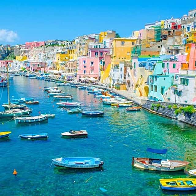 Procida: Boat ride around the island with pick-up from the hotel