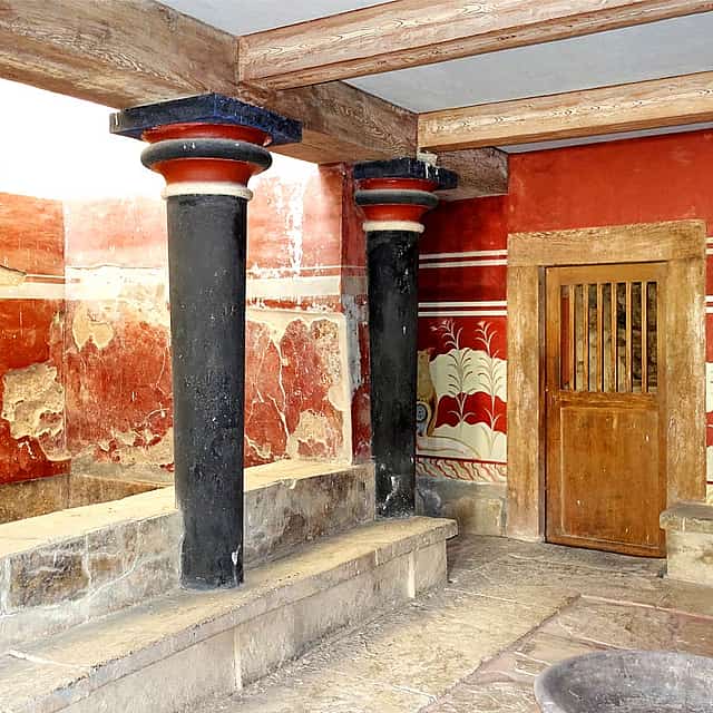 Historical Heraklion City Tour with Knossos Palace & Old Market from Cruise Port