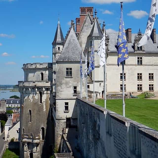 Private 3 Loire Castles Live Guided with Wine tasting from Paris.