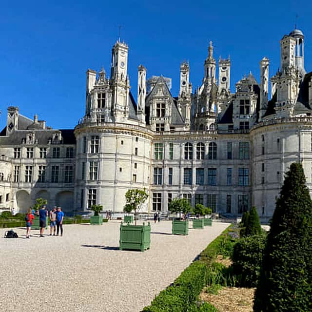 Live Guided Chenonceau, Chambord, Amboise Castles trip from Paris.