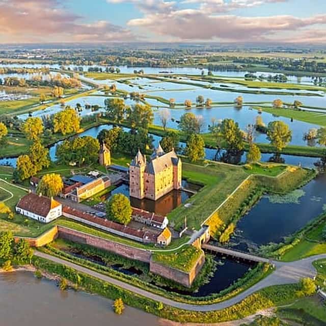Privétransfer: Amsterdam naar Kinderdijk, 2 uur stop bij Loevestein