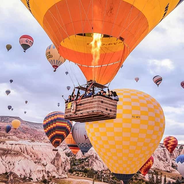Cappadocia Ultra Comfortable Balloon Tour с корзиной на 16 человек.
