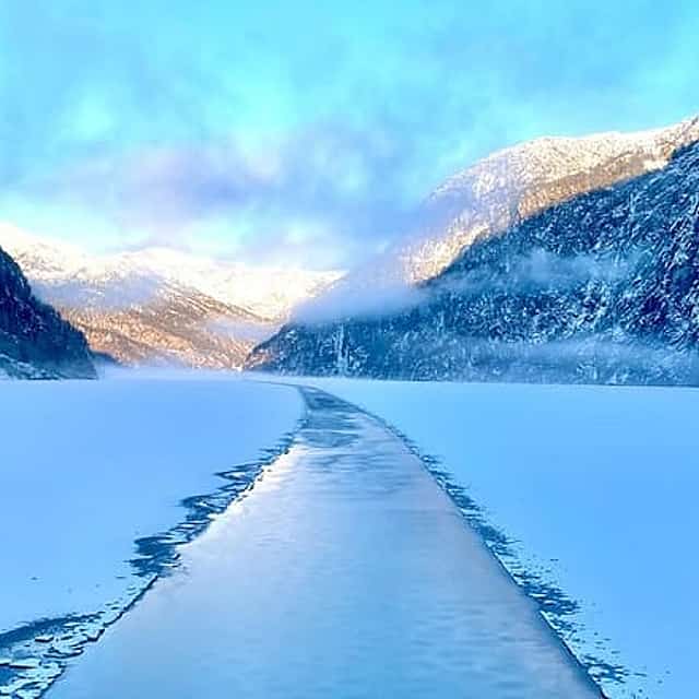 Private Ice-bathing yacht cruise to the Fjords