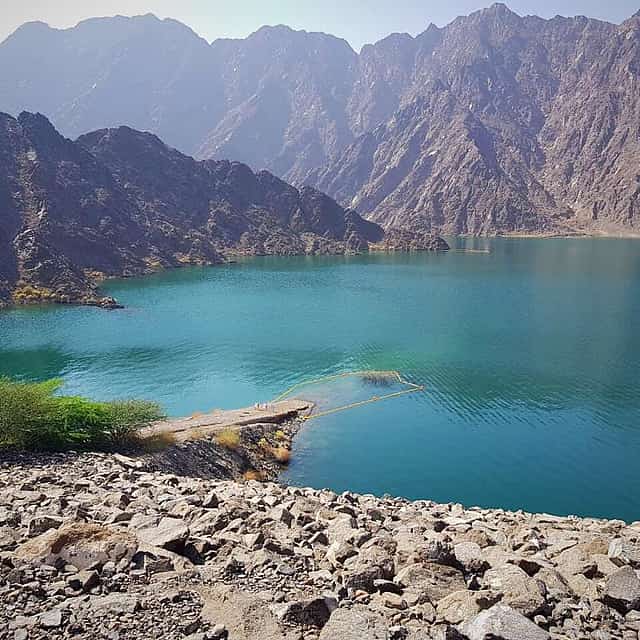 Individuelle Reise zum Hatta Rock Lake ab Dubai, Sharjah und Ajman.
