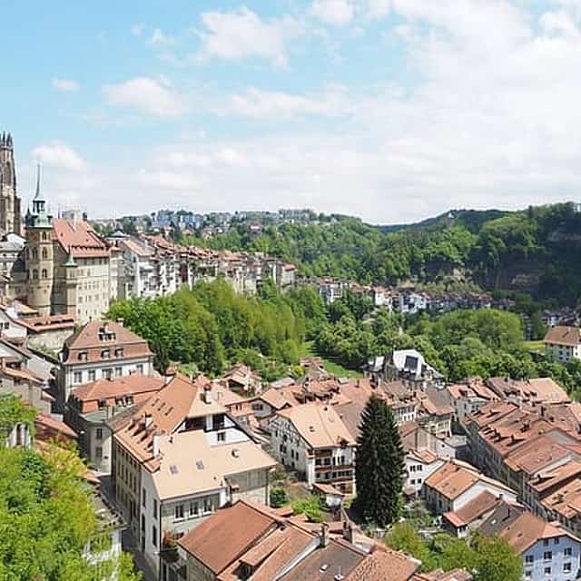 Explore Fribourg: Medieval Old Town, Historic Bridges & Cathedral