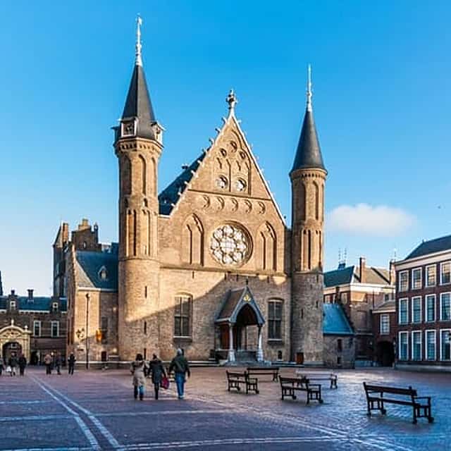 Hague: The Heart of Old Town Exploration Game and Tour