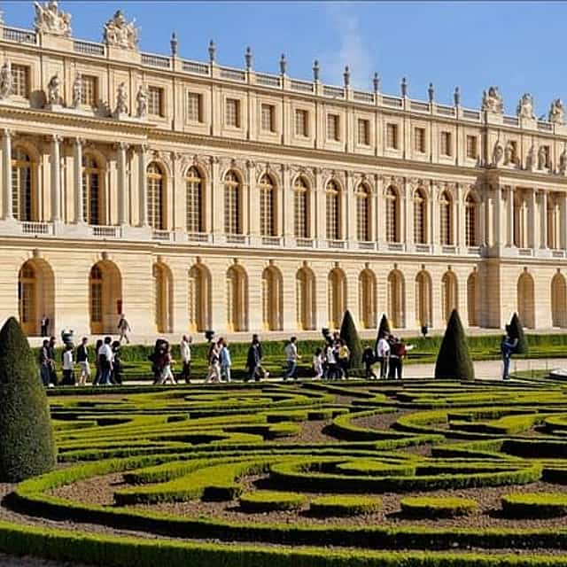 Private Full Day Paris trip including Louvre and Versailles with Pickup