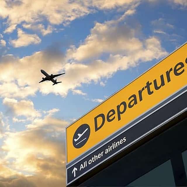 Shared Departure Transfer: Santorini Hotel to Airport or Cruise Port