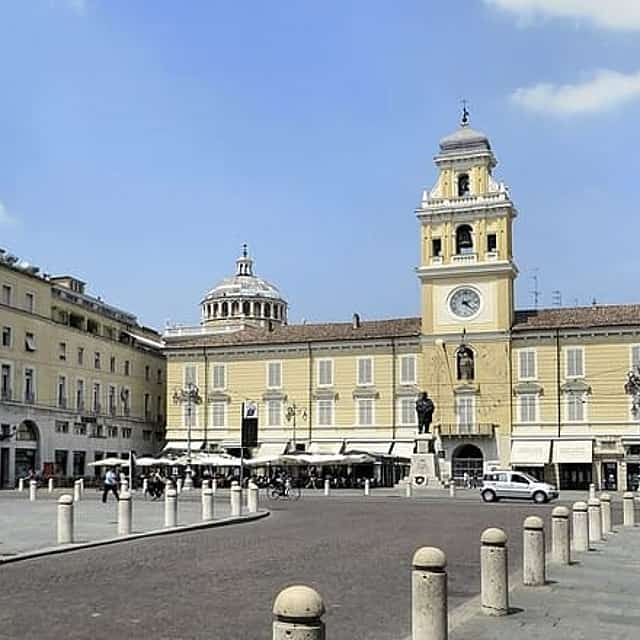 Private Transfer From Milan To Parma With a 2 Hour Stop