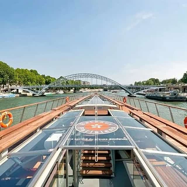 3-hour Paris short walk ,Seine Cruise with CDG Airport Pick up