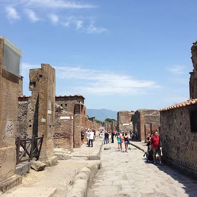 Pompeii daily tour
