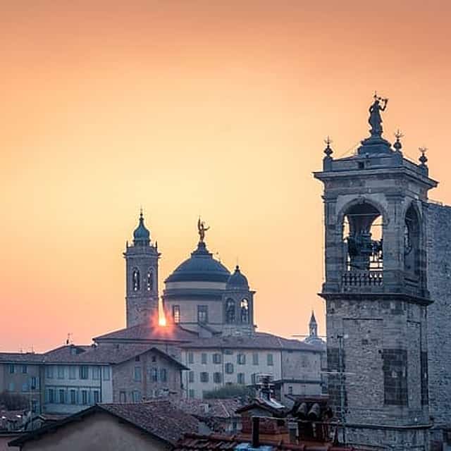 Private transfer from Zurich to Bergamo with 2h stop in Como